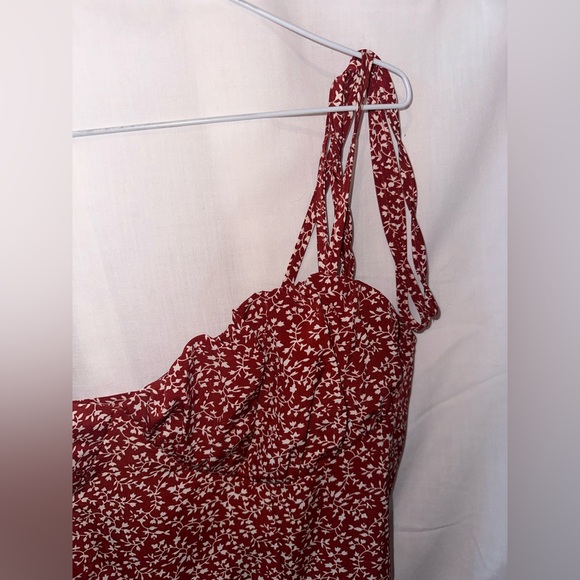 Red Floral Dress w/ White Flowers & Tie Up Straps - Picture 5 of 6